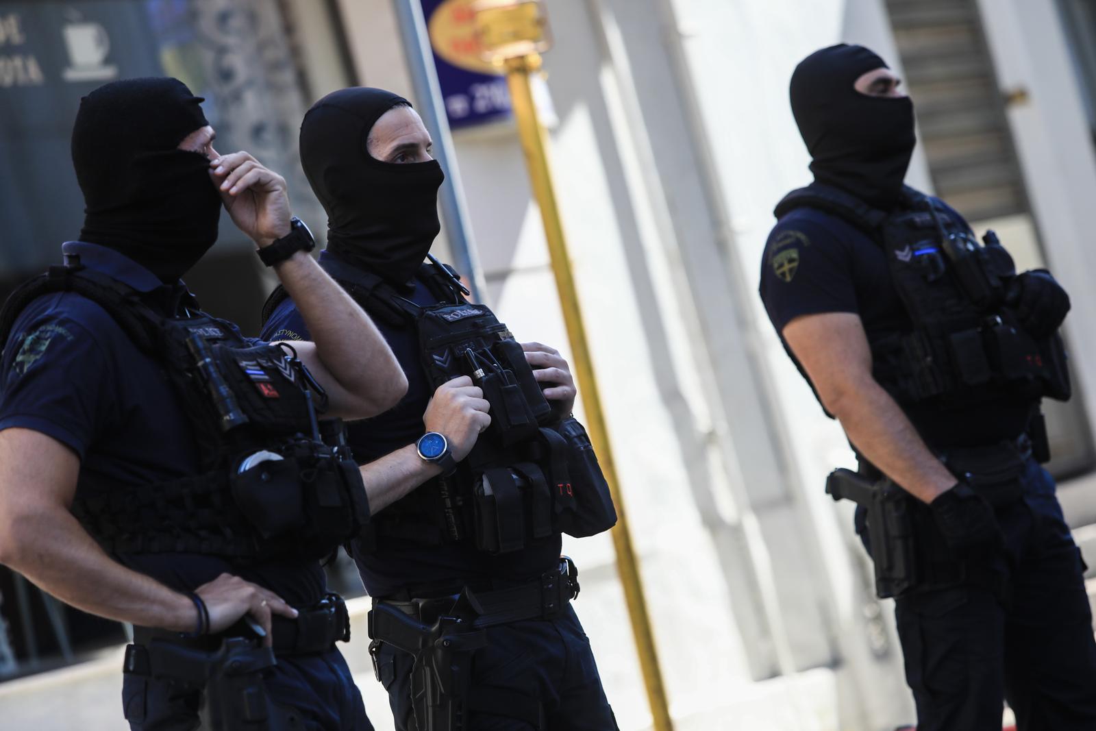 09.08.2023., Atena, Grcka - Svih 94 uhicenih osoba koje je grcka policija privela nakon navijackih nereda uoci utakmice 3. pretkola kvalifikacija Lige prvaka izmedju AEK-a i Dinama odvedeni su pred tuzitelja.  Photo: Yiannis Panagopoulos/EUROKINISSI/PIXSELL