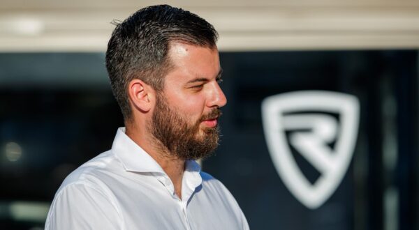 10.08.2023., Hvar - Mate Rimac, izvrsni direktor Rimac Grupe, obratio se medjima na Hvaru povodom suradnje s Europa Parkom o izgradnji novog dijela parka koji ce biti posvecen Hrvatskoj.   Photo: Zvonimir Barisin/PIXSELL