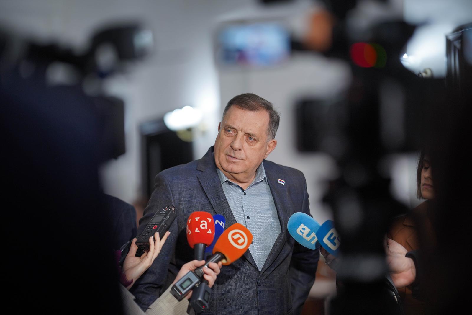 13.02.2024., Akademija nauka i umjetnosti RS, Banjaluka (BiH) - Promociji 50.broja casopisa "Argumenti" prisustvovali Milorad Dodik, predsjednik RS, i Igor Kalabuhov, ambasador Rusije u BiH. Izdavac ovog casopisa je SNSD, stranka Milorada Dodika, a prisutnima se obratio glavni i odgovorni urednik Milan Ljepojevic. Svecanosti su prisustvovali univerzitetski profesori Dragoljub Mirjanic, Rajko Kuzmanovic, Drago Brankovic, novinar Sinisa Ljepojevic, kao i istaknuti clanovi SNSD-a.  Photo: Dejan Rakita/PIXSELL/PIXSELL