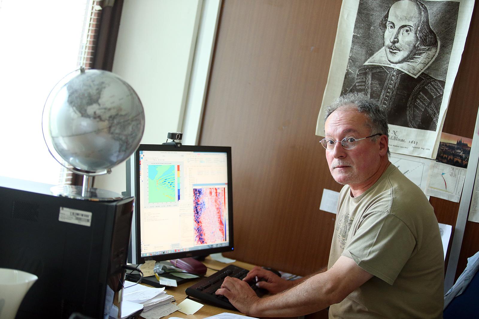 13.09.2017., Zagreb - Prof. Branko Grisogono, meteoroloski strucnjak i redoviti profesor u trajnom zvanju na PMF-u u Zagrebu. "nPhoto: Goran Stanzl/PIXSELL