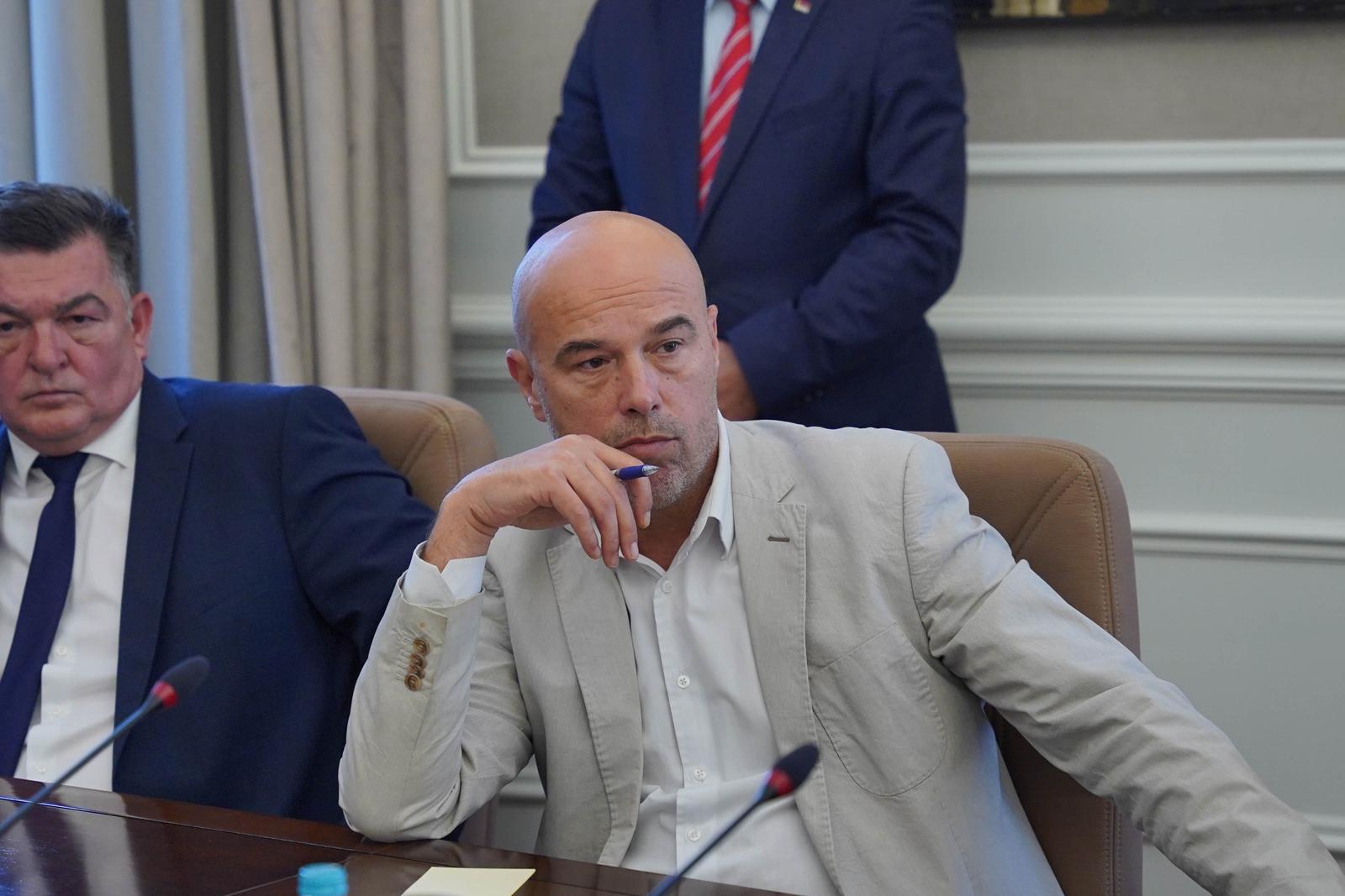13.09.2023., palata Republike, Banjaluka (BiH) – U Banjaluci se odrzava sastanak predsjednika RS Milorada Dodika s predstavnicima institucija RS-a, lidera stranaka i zastupnika iz RS-a u institucijama BiH. Sastanku prisustvuju predsjednik Narodne skupstine RS Nenad Stevandic, premijer Radovan Viskovic, clan Predsjednistva BiH Zeljka Cvijanovic, ministri u Vladi RS-a, ali i potpredsjednik Republike Srpske iz reda hrvatskog naroda Davor Pranjic.    Photo: Dejan Rakita/PIXSELL