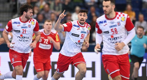 RIGHTS ONLY FOR: Croatia, Slovenia, Bosnia, Serbia, Montenegro   14 March 2024, Lower Saxony, Hanover: Handball: Olympic Qualification Men, Croatia - Austria, Qualification, Tournament 2, Matchday 1, ZAG-Arena. Croatia's Ivan Martinovic (M) gesticulates. Photo: Swen Pförtner/dpa Photo: Swen Pförtner/PIXSELL