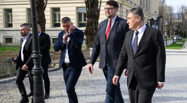 15.03.2024., Zagreb - Izvanredna konferencija za medije predsjednika SDP-a, Pedje Grbina ispred Hrvatskog drzavnog arhiva. Pedja Grbin, Zoran Milanovic.
 Photo: Davor Puklavec/PIXSELL
