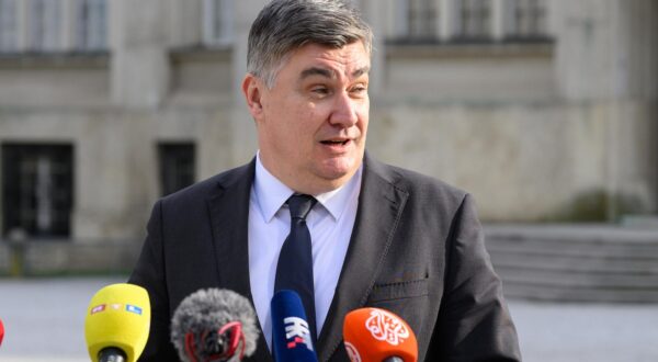 15.03.2024., Zagreb - Izvanredna konferencija za medije predsjednika SDP-a, Pedje Grbina ispred Hrvatskog drzavnog arhiva. Zoran Milanovic.
 Photo: Davor Puklavec/PIXSELL