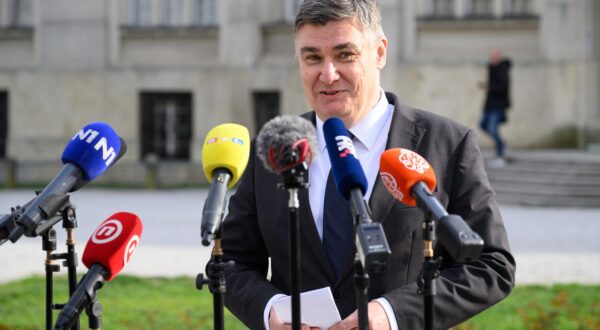 15.03.2024., Zagreb - Izvanredna konferencija za medije predsjednika SDP-a, Pedje Grbina ispred Hrvatskog drzavnog arhiva. Zoran Milanovic.
 Photo: Davor Puklavec/PIXSELL