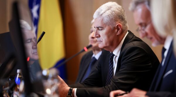 16.02.2024., Sarajevo, Bosna i Hercegovina - Na 2. hitnoj sjednici Doma naroda Parlamentarne skupstine Bosne i Hercegovine delegati su jednoglasno izglasali Zakon o sprjecavanju pranja novca i finansiranja teroristickih aktivnosti, koji je jedan od tri uslova za otvaranje pregovora s EU u martu. Photo: Armin Durgut/PIXSELL