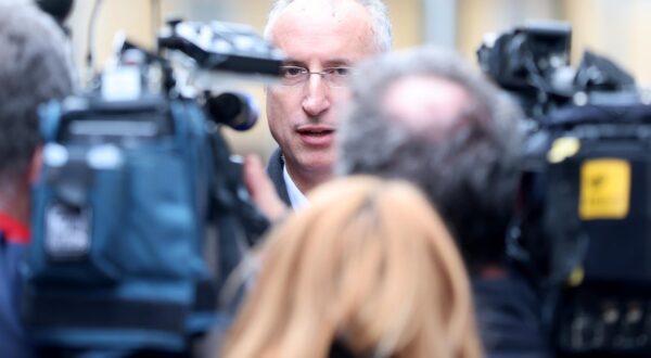 16.03.2024., Zagreb - U sredisnjici SDP-a odrzana je sjednica Glavnog odbora SDP-a na kojoj su se obratili Predja Grbin i predsjednik Zoran Milanovic. Photo: Sanjin Strukic/PIXSELL