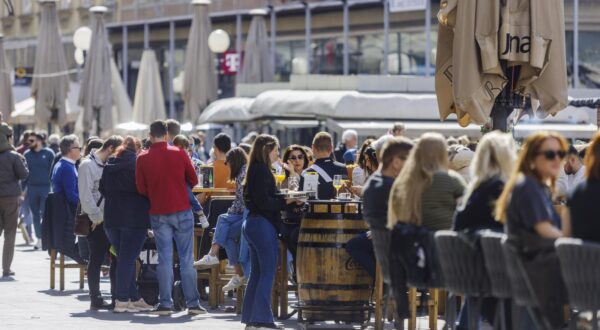 17.03.2024. Zagreb: Setnja i kava povodom toplog proljetnog dana u centru grada Photo: Mia Slafhauzer/PIXSELL