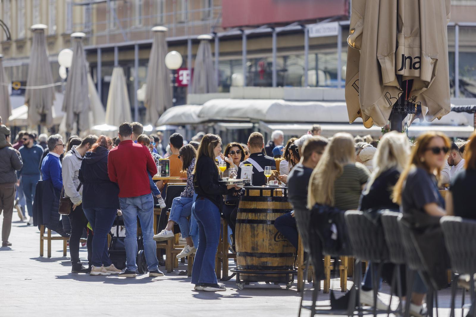 17.03.2024. Zagreb: Setnja i kava povodom toplog proljetnog dana u centru grada Photo: Mia Slafhauzer/PIXSELL