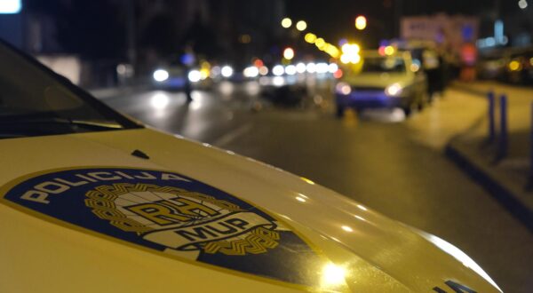 18.1.2022., Zagreb - Prometna nesreca u kojoj je sudjelovalo osobno vozilo i motor dogodila se u Ulici Donje Svetice blizu krizanja s Branimirovom. Photo: Slaven Branislav Babic/PIXSELL