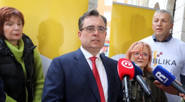 18.03.2024., Rijeka - Predsjednik stranke Republika Damir Vandjelic, potpredsjednica Gordana Deranja i clanica Glavnog odbora stranke Ines Strenja sa suradnicima su se druzili sa gradjanima na Korzu, nakon cega su dali izjavu za medije.  Photo: Goran Kovacic/PIXSELL