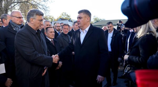 18.11.2023. Vukovar -Obiljezavanje Dana sjecanja na zrtvu Vukovara 1991. - 2023. Program „Vukovar – moj izbor i u dobru i u zlu“ krece u 10:00 sati u krugu Nacionalne memorijalne bolnice „dr. Juraj Njavro“ Vukovar gdje ce prigodni program izvesti Klapa „Sv. Juraj“ HRM, Najbolji hrvatski tamburasi i glumac Darko Milas., nakon toga ulicama grada Vukovara  krenuti ce Krizni put - Kolona sjecanja do Memorijalnog groblja. Zoran Milanovic, Andrej Plenkovic, Gordan Jandrokovic. Photo: Emica Elvedji/PIXSELL