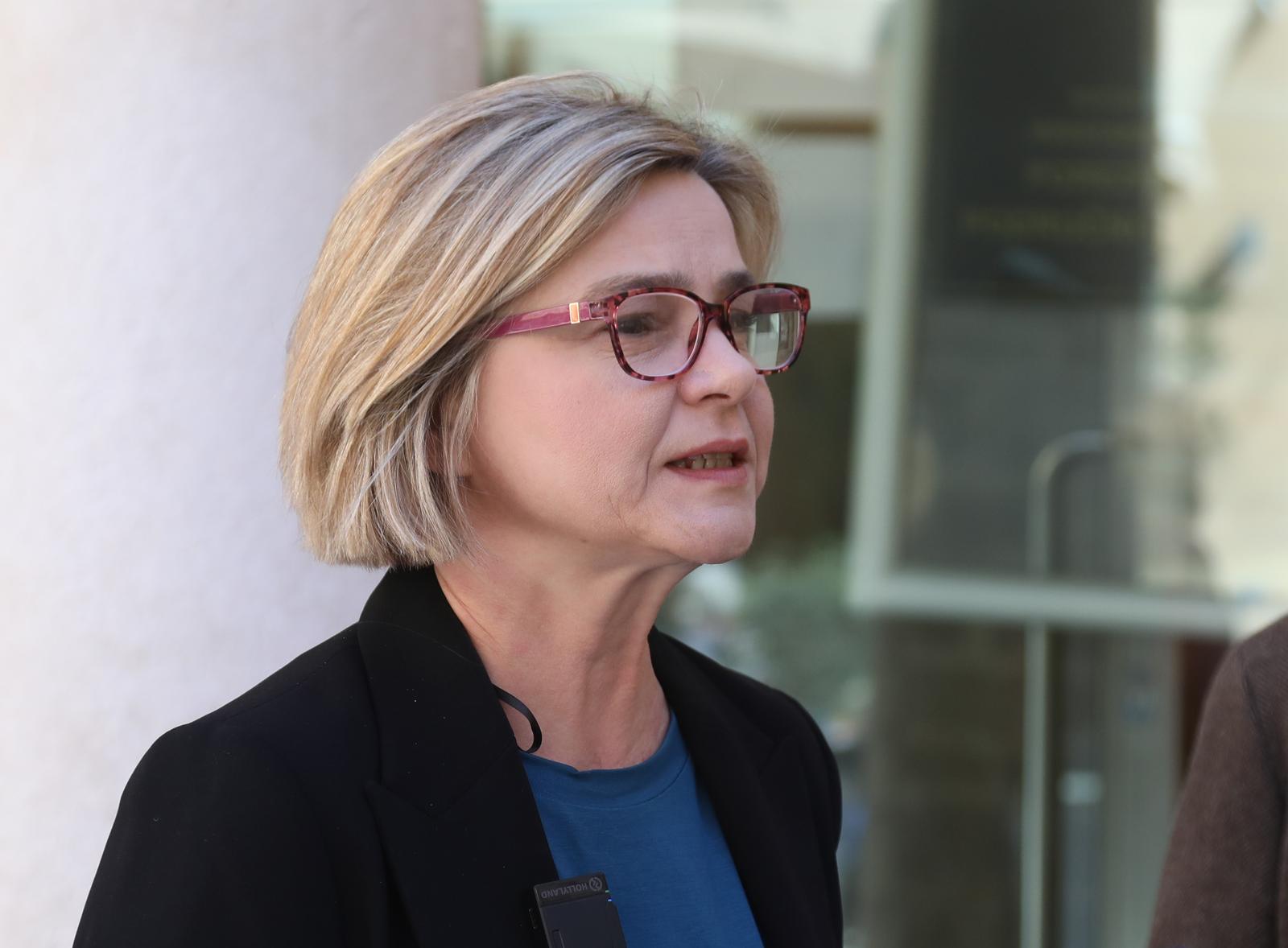 20.03.2024., Sibenik - Ispred HNK Sibenik zalista odrzana je konferencija za medije sukoordinatorice Mozemo! i premijerske kandidatkinje Sandre Bencic. Na konferenciji su, uz Sandru Bencic, govorili Maja Sintic, koordinatorica Mozemo! za Sibenik i Ivan Slavica. Konferenciji je nazocila i Ursa Raukar-Gamulin. Photo: Dusko Jaramaz/PIXSELL