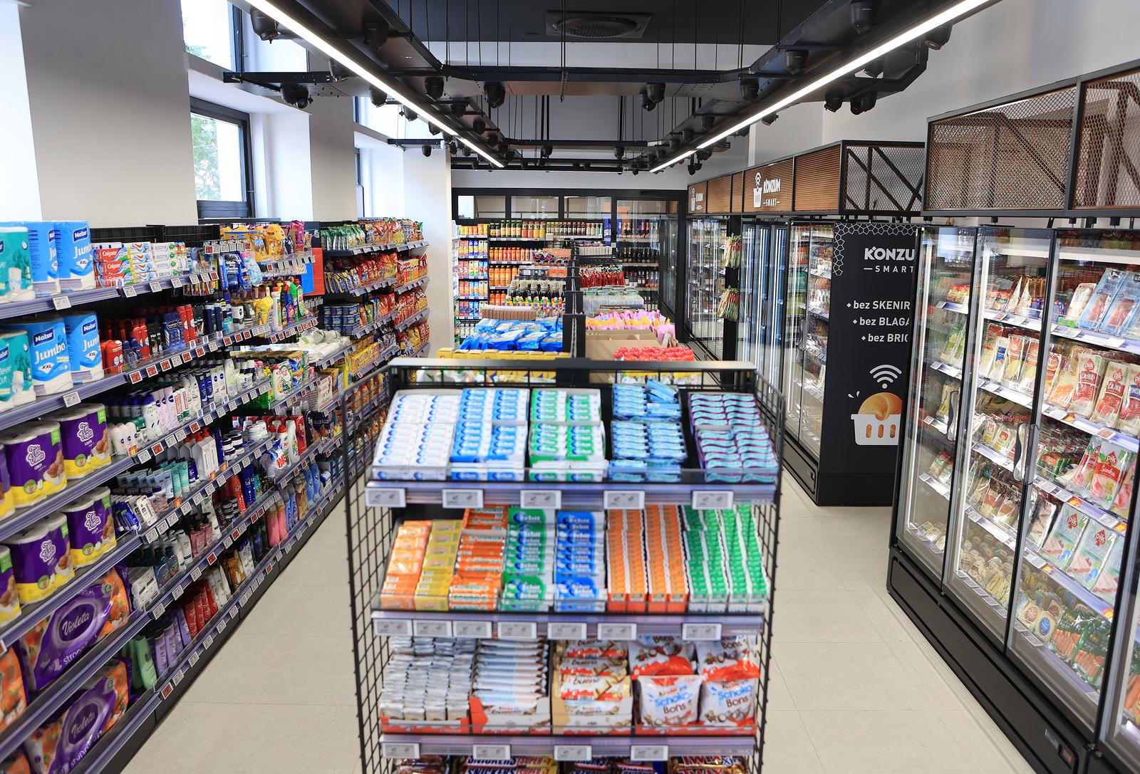 20.09.2023., Zagreb - U Cesarcevoj ulici otvorena je prva trgovina bez blagajni i djelatnika, Konzum smart. Photo: Marko Prpic/PIXSELL