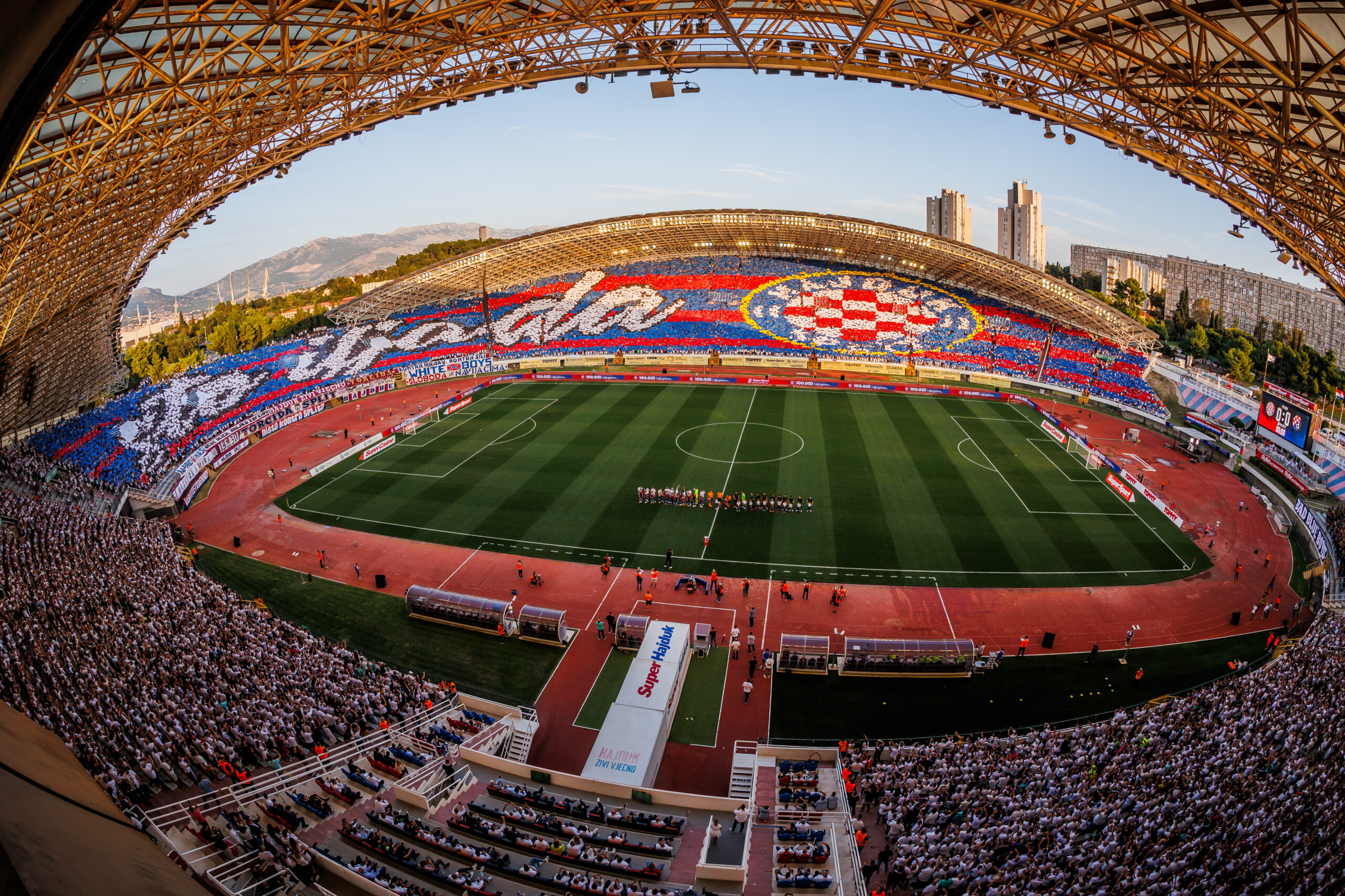 01.10.2023., Split, stadion Poljud - SuperSport HNL, 10. kolo, HNK Hajduk - GNK Dinamo. Koreografija na pocetku utakmice. Photo: Zvonimir Barisin/PIXSELL