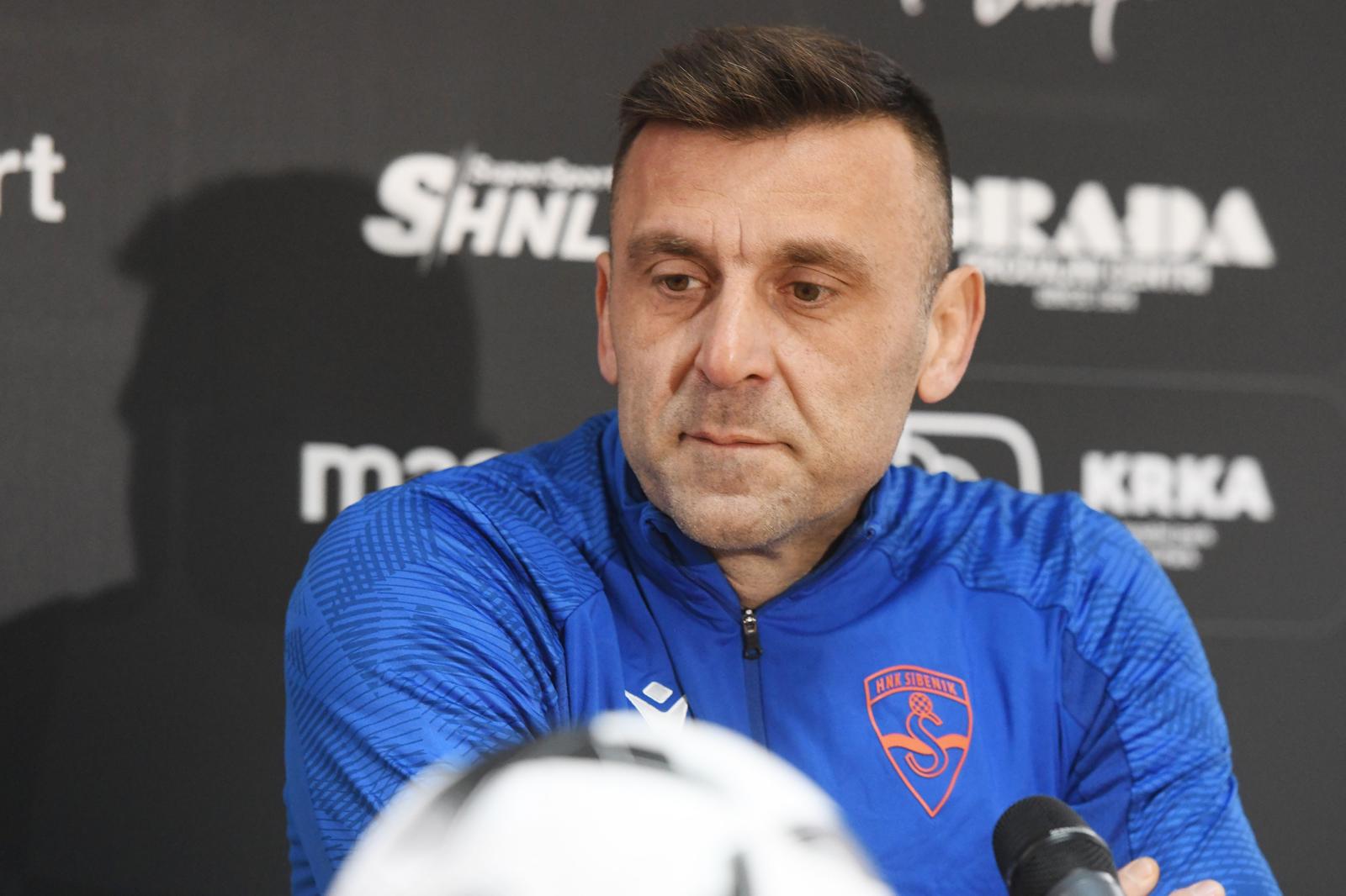 21.01.2023., Sibenik - Uoci nastavka drugoga dijela Supersport HNL lige i gostovanja u Splitu, trener HNK Sibenika Mario Cvitanovic odrzao tiskovnu konferenciju.  Photo: Hrvoje Jelavic/PIXSELL