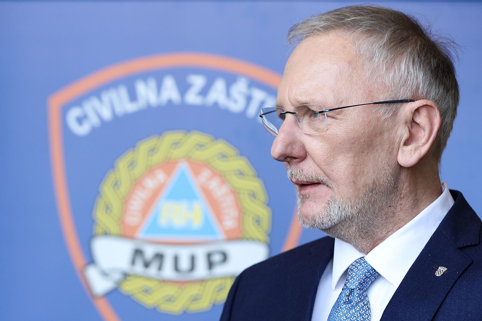 21.03.2024., Zagreb - Potpredsjednik Vlade i ministar unutarnjih poslova Davor Bozinovic obisao je Laboratorij Sektora za eksplozivne atmosfere Ravnateljstva civilne zastite. U sklopu zajednickog obilaska, vise informacija o radu Laboratorija dao je nacelnik Sektora za eksplozivne atmosfere Dario Dragojevic te je ujedno odrzana demonstracija postupka ispitivanja prasine i probojnog paljenja uredjaja. Nakon zajednickog obilaska ministar Bozinovic dao je izjavu za medije. Photo: Goran Stanzl/PIXSELL