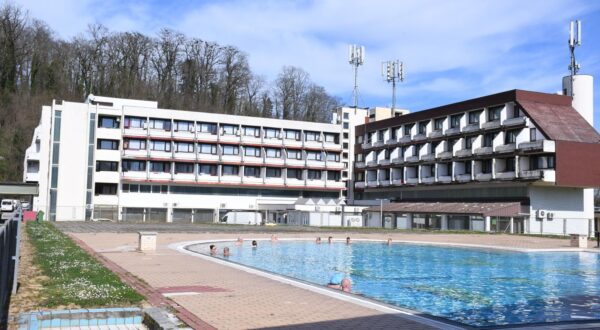 21.03.2024.,Topusko - Ministrica turizma i sporta Nikolina Brnjac, ravnatelj SAFU-a Dragan Jelic i ravnatelj Ljecilista Topusko Domagoj Mosler potpisali su ugovor "Topusko na izvoru zdravlja-ljecilisni i welness turizam na odrziv nacin".
Potpisivanju ugovora nazocili su i potpredsjednik Vlade RH Tomo Medved i sisacko-moslavacki zupan Ivan Celjak. Photo: Nikola Cutuk/PIXSELL