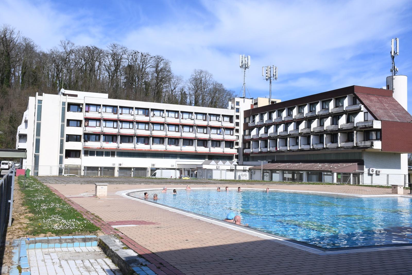 21.03.2024.,Topusko - Ministrica turizma i sporta Nikolina Brnjac, ravnatelj SAFU-a Dragan Jelic i ravnatelj Ljecilista Topusko Domagoj Mosler potpisali su ugovor "Topusko na izvoru zdravlja-ljecilisni i welness turizam na odrziv nacin".
Potpisivanju ugovora nazocili su i potpredsjednik Vlade RH Tomo Medved i sisacko-moslavacki zupan Ivan Celjak. Photo: Nikola Cutuk/PIXSELL