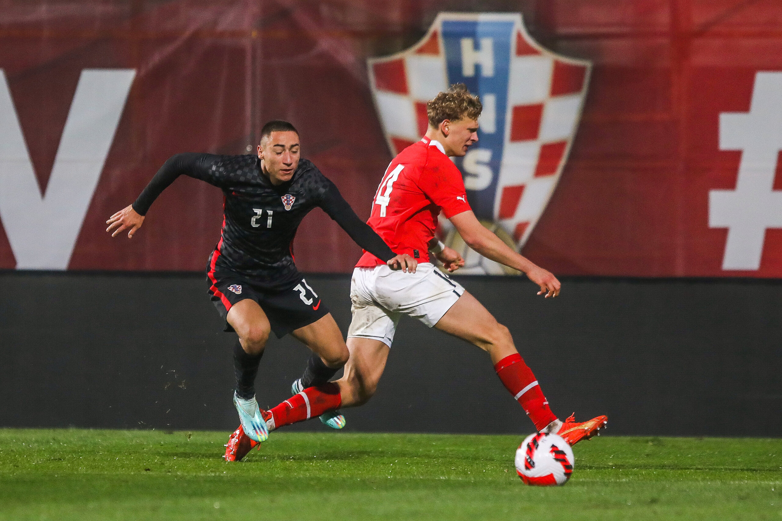 21.11.2022.., Pula - Prijateljska nogometna utakmica U21 izmedju reprezentacija Hrvatske i Austrije. Marin Ljubicic, Paslac Estrada Photo: Srecko Niketic/PIXSELL