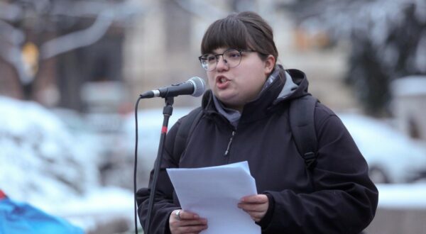 22.02.2018., Zagreb - Sveucilisna platforma organizirala prosvjed pod geslom "Sveuciliste mora bolje" . r"nNa Trgu Republike Hrvatske okupilio se par stotina studenata i gradjana koji su nezadovoljni stanjem na sveucilistu i netransparentnoscu zagrebackog Sveucilista. Dorotea Susak. r"nPhoto: Luka Stanzl/PIXSELL