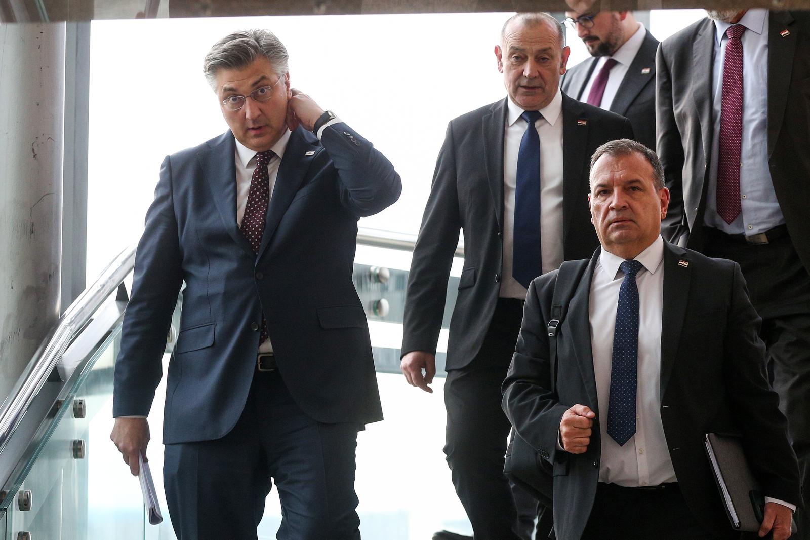 22.02.2024., Zagreb - Predsjednik Vlade RH Andrej Plenkovic, potpredsjednik Vlade i ministar branitelja Tomo Medved i ministar zdravstva Vili Beros dolaze na konferenciju za medije nakon sjednice Vlade RH u Nacionalnoj i sveucilisnoj knjiznici. Photo: Zeljko Hladika/PIXSELL