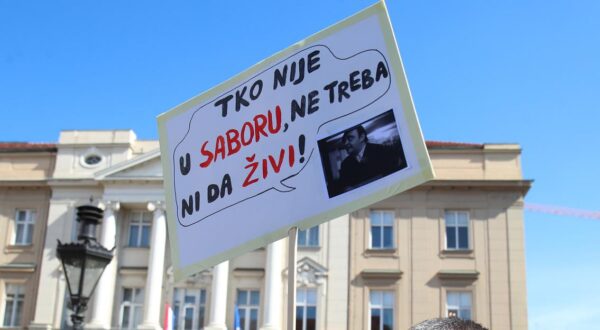 22.03.2023., Zagreb -  Prosvjed samostalnih umjetnika za veci mirovinski koeficijent na Markovom trgu. Photo: Matija Habljak/PIXSELL