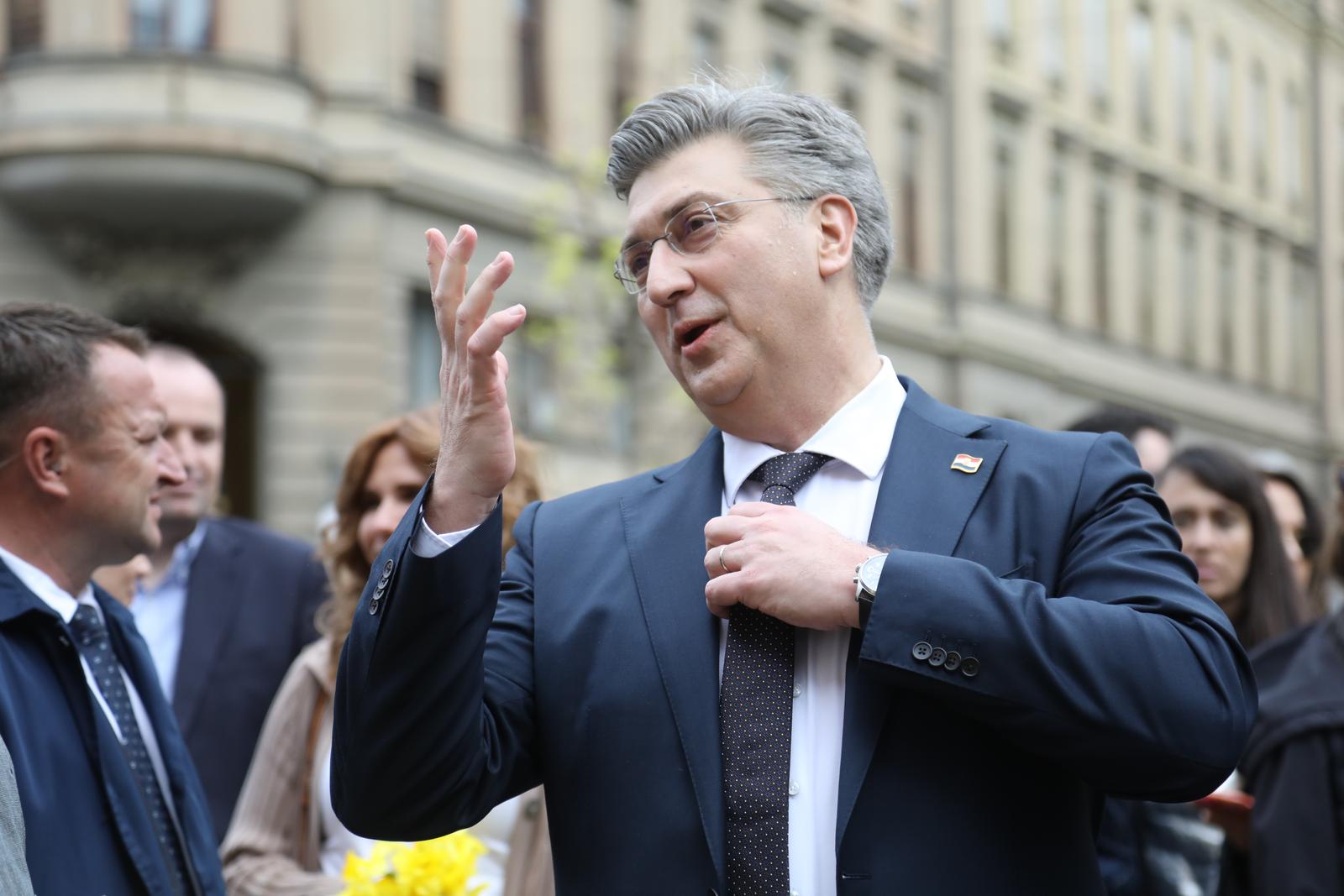 23.3.2024., Cvjetni trg, Zagreb - Predsjednik Vlade Andrej Plenkovic posjetio je centar grada ususret medjunarodnom danu narcisa te je dao izjavu za medije Photo: Luka Batelic/PIXSELL