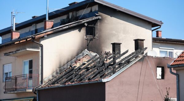 25.03.2024., Donji Miholjac - Pozar na obiteljskoj kuci u Kolodvorskoj ulici koji se prosirio na susjednu zgradu. Photo: Davor Javorovic/PIXSELL