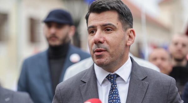 26.03.2024., Zagreb - Predaja Drzavnom izbornom povjerenstvu prijedloga lista i kandidata za parlamentarne izbore - Most, Hrvatski suverenisti, Nezavisna lista mladih i Hrvatske konzervativne stranke. Nikola Grmoja. Photo: Luka Stanzl/PIXSELL