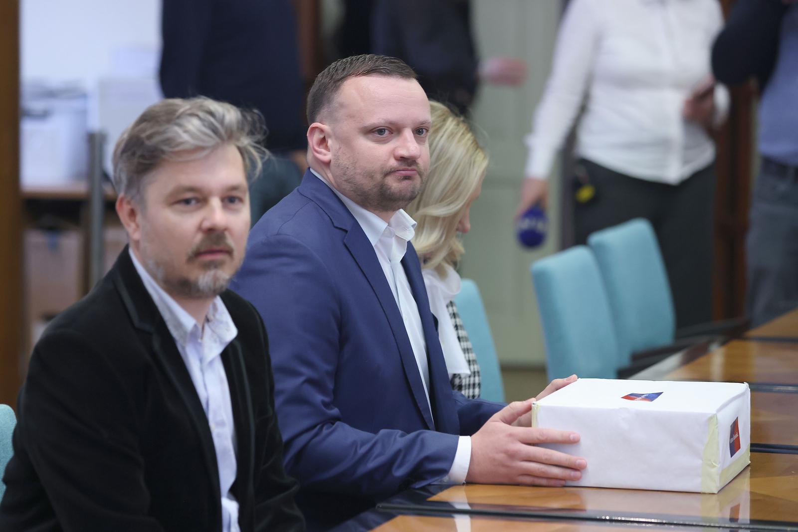 27.03.2024., Zagreb - Predstavnici nezavisne liste Viktor Simundic predali su danas Drzavnom izbornom povjerenstu kandidacijske liste za parlamentarne izbore 2024.. Photo: Patrik Macek/PIXSELL