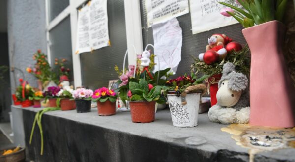 28, February, 2024, Belgrade - Students, parents, teachers and other citizens gathered at a public lesson in front of OS "Vladislav Ribnikar" on the occasion of the International Day against Peer Violence. Photo: R.Z./ATAImages

28, februar, 2024, Beograd - Na javnom casu ispred OS "Vladislav Ribnikar" povodom Medjunarodnog dana borbe protiv vrsnjackog nasilja okupili su se ucenici, roditelji, nastavnici i drugi gradjani. Photo: R.Z./ATAImages Photo: R.Z./ATAImages/PIXSELL