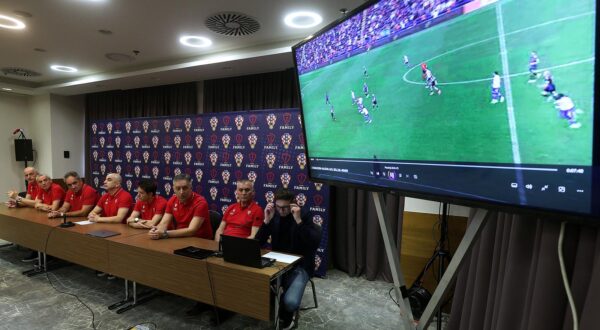 28.02.2024., Zagreb - Konferencija za medije na kojoj je ispred Komisije nogometnih sudaca HNS-a govorio predsjednik Komisije Bruno Maric povodom objave audio snimki komunikacije izmedju VAR sobe i glavnog suca na utakmici NK Varazdin - HNK Hajduk.  Photo: Goran Stanzl/PIXSELL