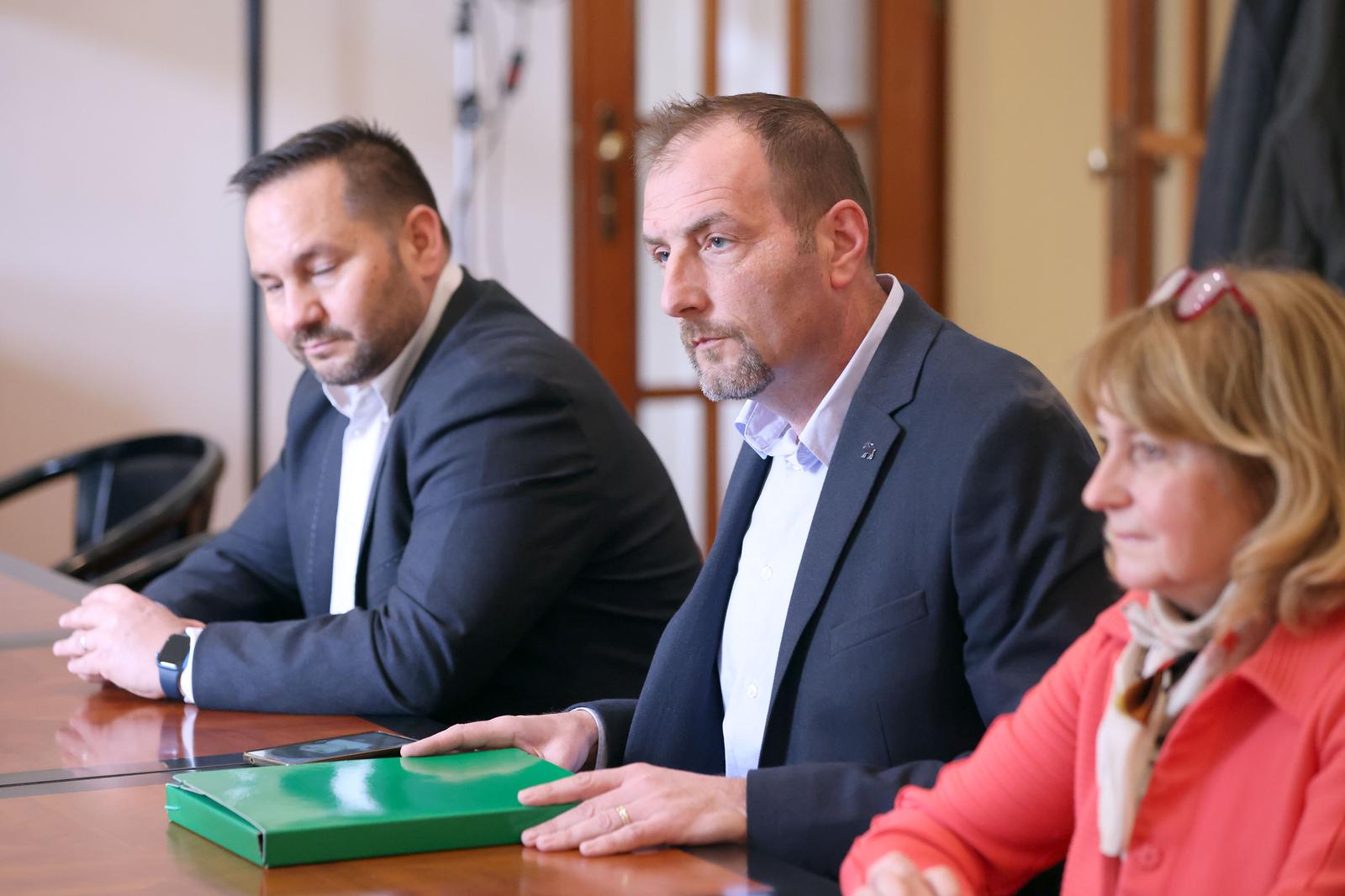 28.03.2024., Zagreb - Predstavnici  IDS-a i oko njega okupljene koalicije za 7. i 8. izbornu jedinicu predali su danas Drzavnom izbornom povjerenstu kandidacijske liste za parlamentarne izbore 2024.. Photo: Patrik Macek/PIXSELL