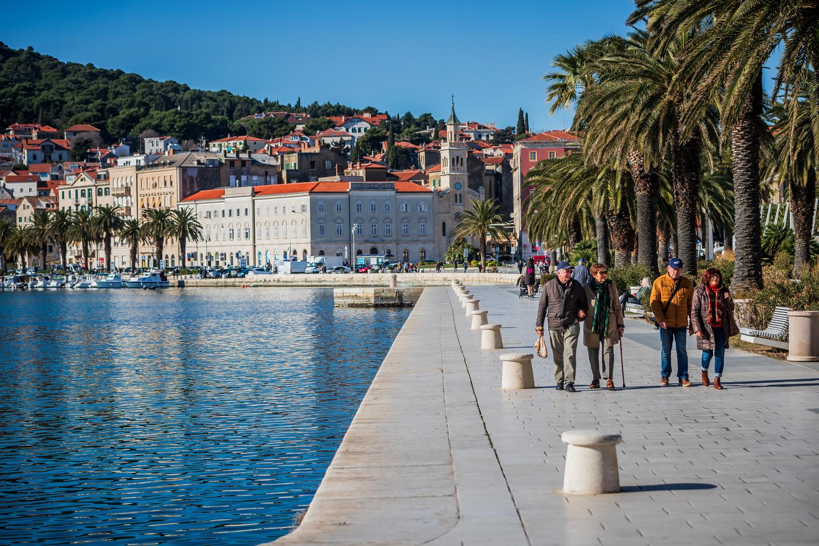 29.01.2024., Split - Suncano i prohladno vrijeme na Rivi. Photo: Zvonimir Barisin/PIXSELL