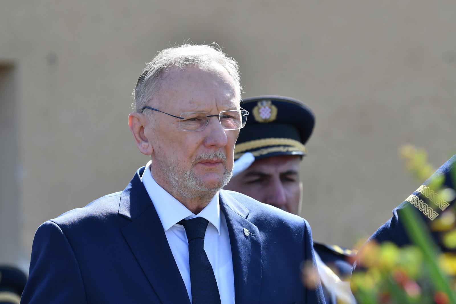 30.03.2024. Arano.mjesno groblje
Polaganjem vijenaca i paljenjem svijeca na grobu Josipa Jovica obiljezena je  33. godisnjica pogibije prve zrtve Domovinskoga rata
Davor Boinovic ministar unutarnjih poslova RH
 Photo: Matko Begovic/PIXSELL