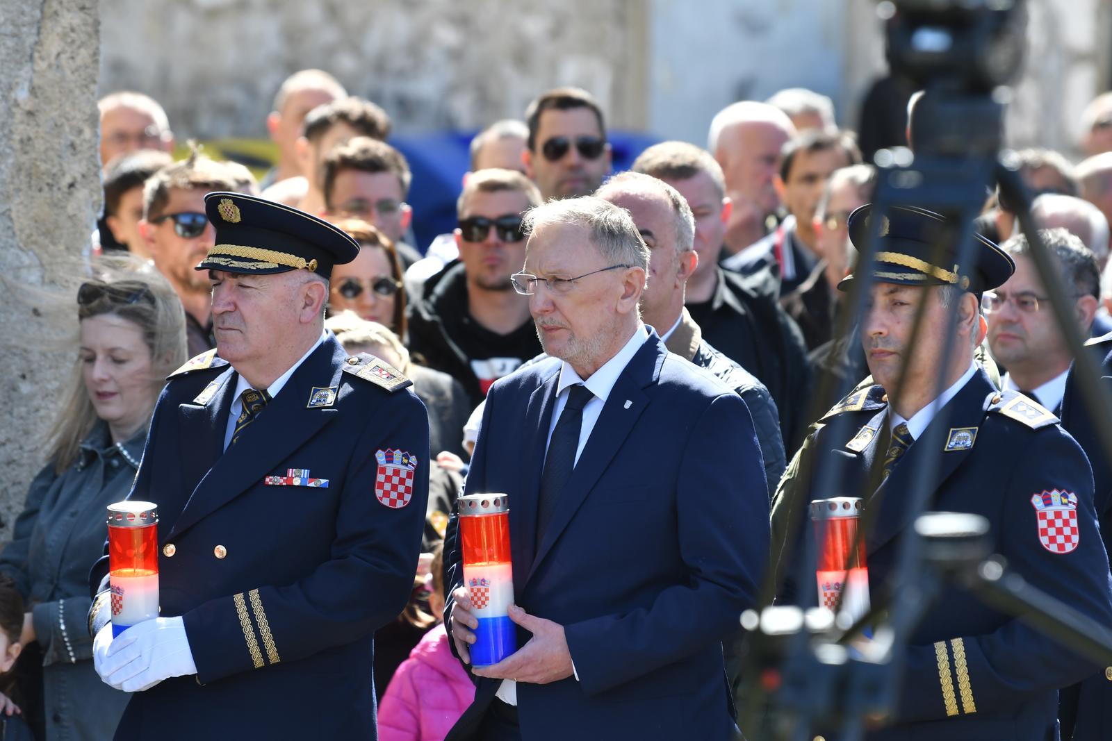 30.03.2024. Arano.mjesno groblje
Polaganjem vijenaca i paljenjem svijeca na grobu Josipa Jovica obiljezena je  33. godisnjica pogibije prve zrtve Domovinskoga rata
Davor Boinovic ministar unutarnjih poslova RH
 Photo: Matko Begovic/PIXSELL