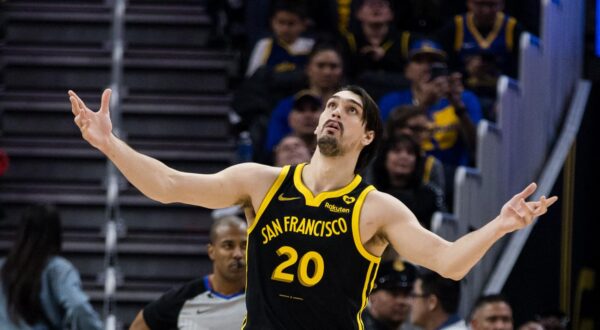 Feb 14, 2024; San Francisco, California, USA; Golden State Warriors forward Dario Saric (20) reacts during the first half of the game against the LA Clippers at Chase Center. Mandatory Credit: John Hefti-USA TODAY Sports Photo: John Hefti/REUTERS