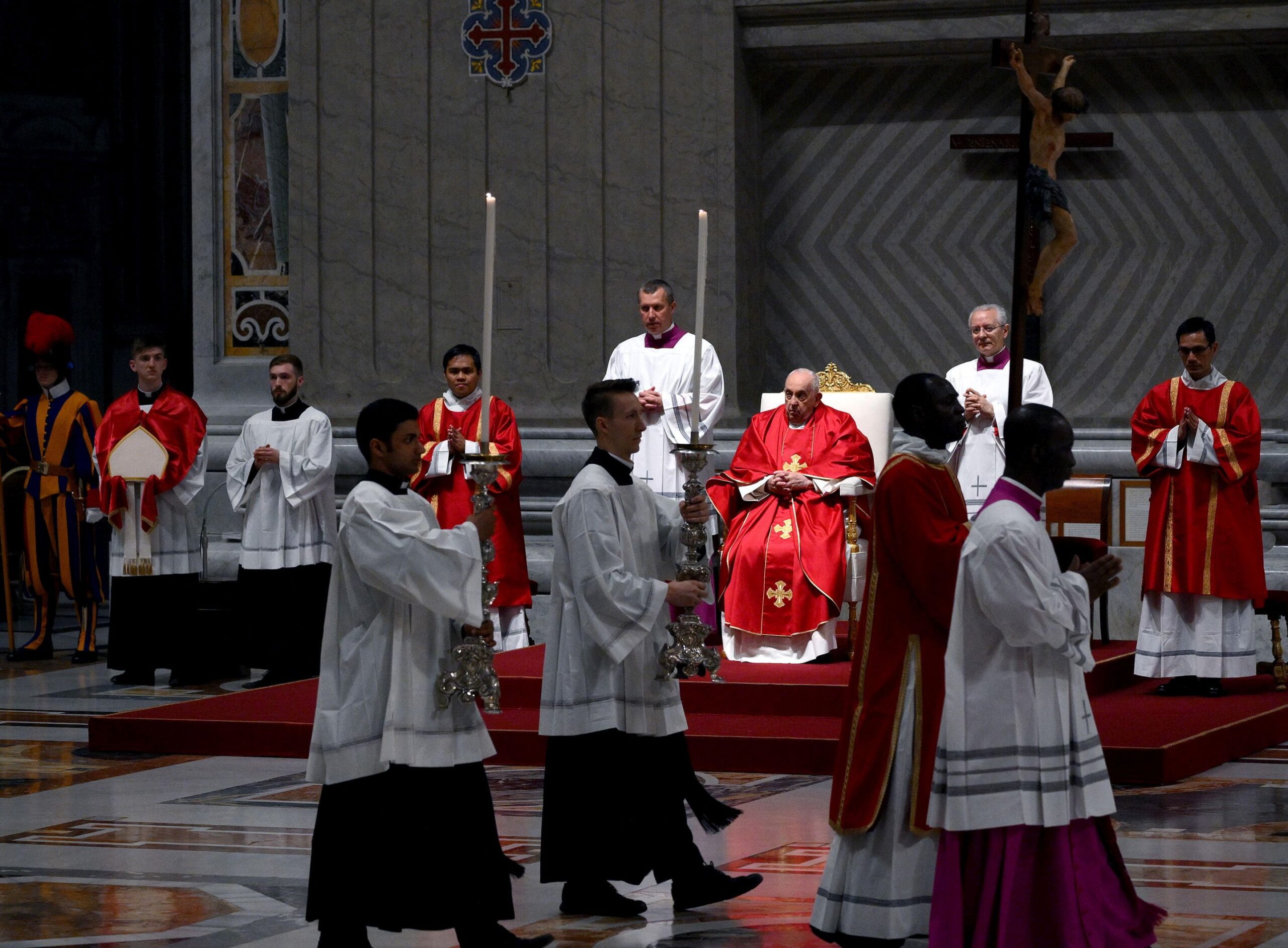 epa11250015 Pope Francis (C) celebrates Good Friday Mass for the Passion of the Lord at St. Peter's Basilica in the Vatican, Vatican City, 29 March 2024.  EPA/ETTORE FERRARI