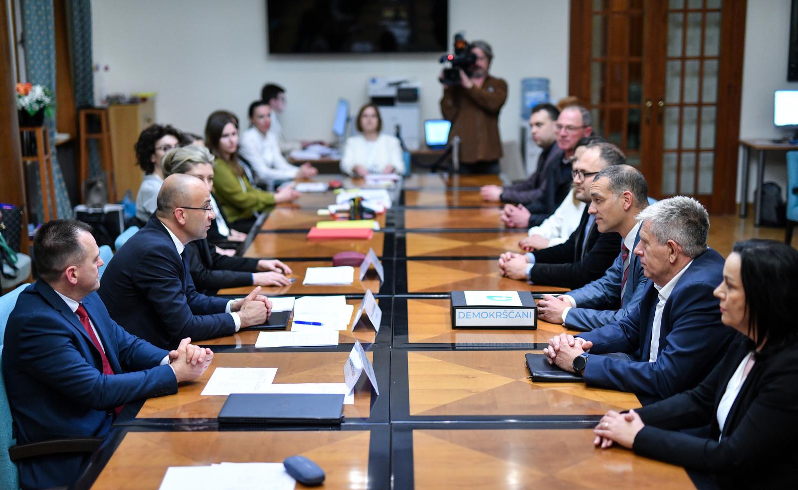 29.03.2024., Zagreb - Agrarna stranka, Pokret za hrvatsku poljoprivredu, Akcija za promjene, Demokrscani i Nezavisna lista Visnjan predali su Drzavnom izbornom povjerenstu kandidacijske liste za parlamentarne izbore 2024. Photo: Josip Regovic/PIXSELL