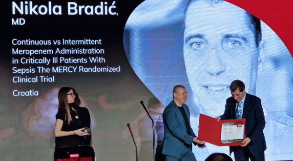 Ljubljana, 7.3.2024.- Anesteziolog Nikola Bradiæ iz KB Dubrava jedan je od dobitnika ovogodinjeg Medicinskog Oscara, koji je osvojio na natjeèaju za najbolja istraivaèka postignuæa u medicini i farmaciji International Medis Awards 2024. u kategoriji "Intenzivna medicina i anesteziologija". Na slici Nikola Bradiæ. 
foto HINA/  Marina Hudoletnjak/ ua