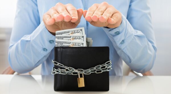 Close-up Of Businesswoman Saving Banknote In Wallet With Lock,Image: 248064653, License: Royalty-free, Restrictions: , Model Release: yes, Credit line: Andriy Popov / Panthermedia / Profimedia