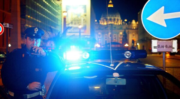 An Italian policeman talks on the radio, 16 December 2003 after closing for the traffic the main avenue leading to the Vatican. Italian police said they were taking the unprecedented measure of closing the main avenue leading to the Vatican every night over Christmas after Israeli intelligence service Mossad passed on a warning about the possibility of attacks on Christian sites. The avenue, Via della Conciliazione, is to be closed from midnight to 7:00 am nightly from Monday.,Image: 72530904, License: Rights-managed, Restrictions: , Model Release: no, Credit line: PATRICK HERTZOG / AFP / Profimedia