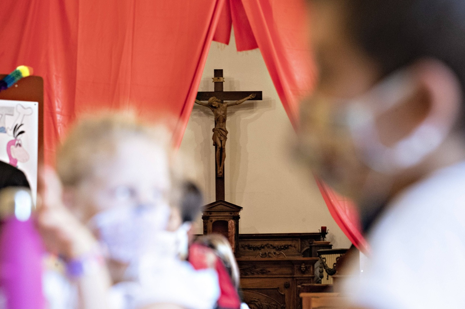 Students in the church of the Primary and Secondary school Pio IX transformed in a classroom for the reopened after six months of forced closure due to the Coronavirus emergency ,Rome, ITALY-14-09-2020//AGFEDITORIAL_FOT140920-57/2009141501,Image: 557927076, License: Rights-managed, Restrictions: , Model Release: no, Credit line: Francesco Fotia/AGF / Sipa Press / Profimedia