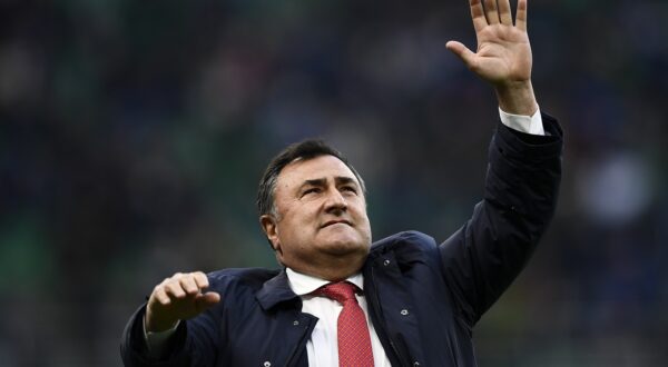 PHOTO REPERTORY - MILAN, ITALY - March 19, 2022: Joe Barone gestures prior to the Serie A football match between FC Internazionale and ACF Fiorentina. (Photo by NicolÃ² Campo/Sipa USA) (Milan - 2022-03-19, NicolÃ² Campo / ipa-agency.net) ps the photo can be used in compliance with the context in which it was taken, and without defamatory intent of decorum of the people represented Editorial Usage Only,Image: 858063042, License: Rights-managed, Restrictions: *** World Rights *** No release was issued for this photo. In accordance with the law and as already accepted during registration on the site, whoever publishes the photo is required to pixelate anything that violates the right to privacy of third parties, Model Release: no, Credit line: NicolÃ² Campo / ipa-agency.net / IPA / Profimedia