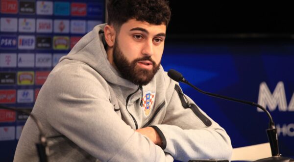 19.3.2024., Stadion Maksimir, Zagreb - Konferencija za medije Hrvatskog nogometog saveza, na kojemu je urucena nagrada za najbolju fotografiju hrvatske reprezentacije. Nagradu je osvojio Pixsellov fotograf Marko Lukunic. Photo: Luka Batelic/PIXSELL