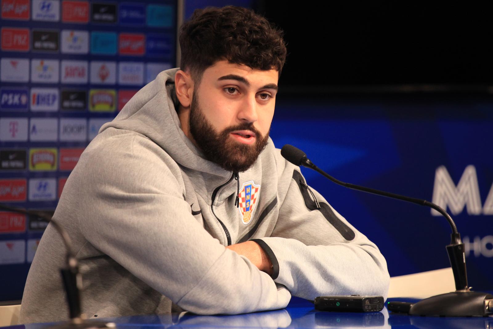 19.3.2024., Stadion Maksimir, Zagreb - Konferencija za medije Hrvatskog nogometog saveza, na kojemu je urucena nagrada za najbolju fotografiju hrvatske reprezentacije. Nagradu je osvojio Pixsellov fotograf Marko Lukunic. Photo: Luka Batelic/PIXSELL