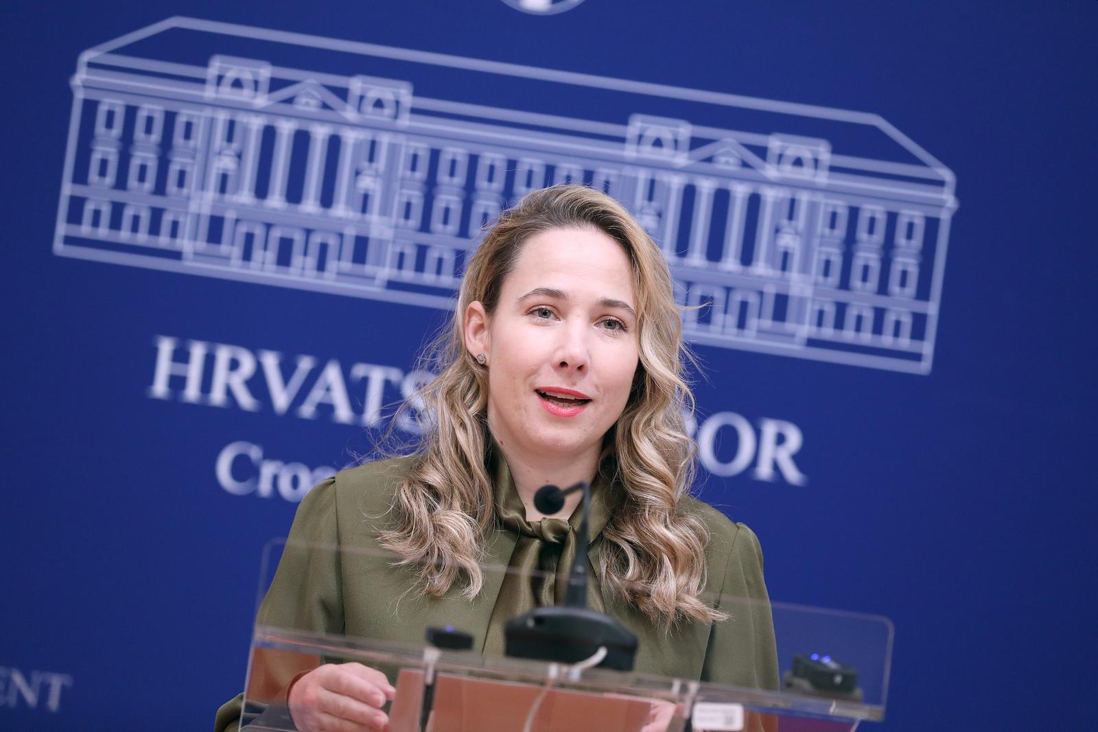 14.11.2023., Zagreb - Na konferenciji za medije odrzanoj u Saboru predsjednica Odbora za ravnopravnost spolova Marija Selak Raspudic govorila je o temi "Izmjene zakona o odgoju i obrazovanju - stop mobitelima u skolama. Photo: Patrik Macek/PIXSELL
