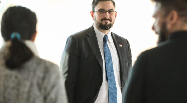 02.02.2023., Zagreb - Redovna sjednica Vlade RH. Glasnogovornik Marko Milic u nesluzbenom razgovoru sa novinarima. Photo: Jurica Galoic/PIXSELL
