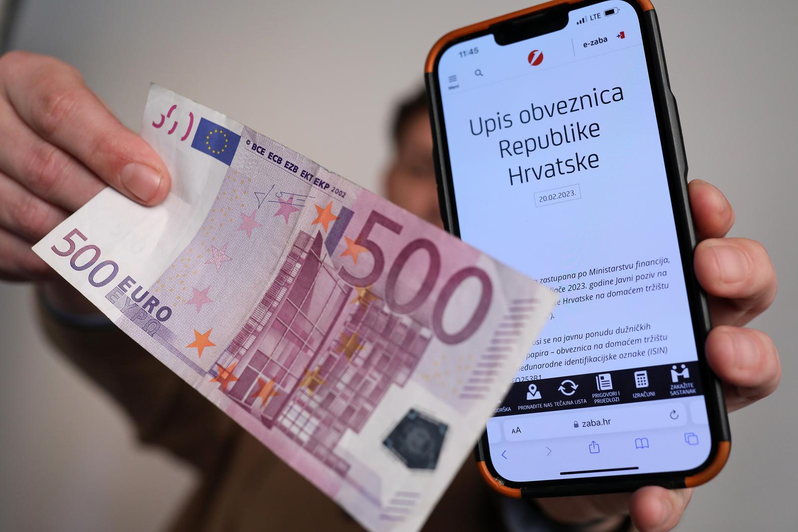 23.02.2023., Zagreb, Ministarstvo financija objavilo je javni poziv za izdavanje obveznica koje su ponudjene gradjanima. Upis pocinje u srijedu i trajat ce tjedan dana u poslovnicama banaka koje sudjeluju u tom postupku. Najmanji ulog je 500 eura, a rok dospijeca dvije godine. Kamatna stopa je 3,25 posto. Prvim tzv. narodnim obveznicama u novijoj hrvatskoj povijesti Vlada zeli prikupiti milijardu eura Photo: Emica Elvedji/PIXSELL